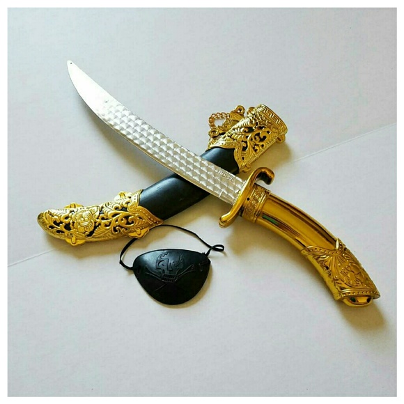 NWT Pirate Wench Halloween Costume - Picture 4 of 8